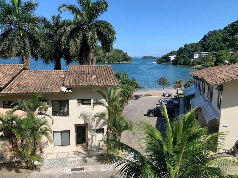 Casa 3 qtos beira mar praia exclusiva e piscina - Bed and Breakfast Angra dos Reis