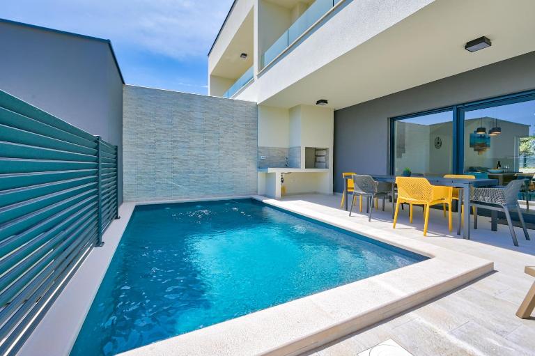 Villa Coastal Charm Ližnjan with Private Pool - B&B Ližnjan