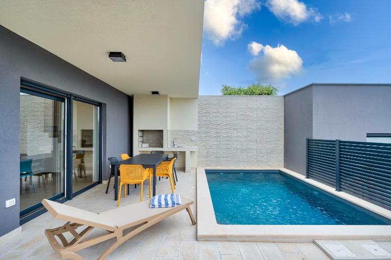 Modern Coastal Villa with Heated Pool and Near the Sea in Ližnjan, Istria - B&B Ližnjan