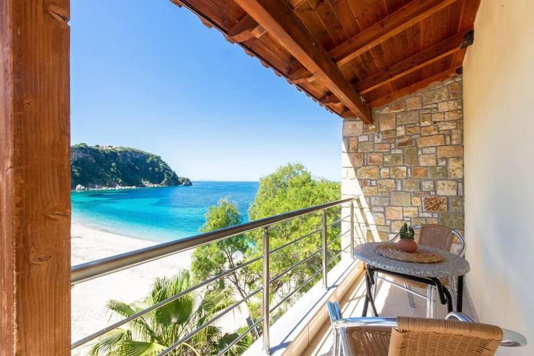 Potam'Sea Bliss 37- Beach Front, Sun Beds & Parking - B&B Himarë