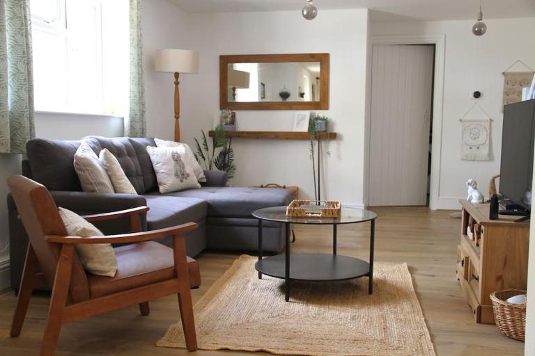 Peaceful Cotswolds Cottage - Stow-on-the-Wold, Owl Cottage - B&B Wyck Rissington