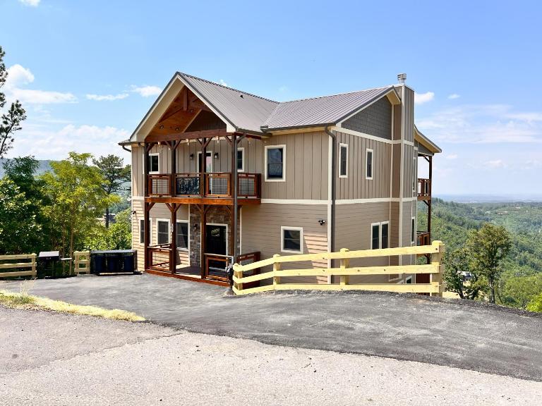 Luxury 4 BDR, Breathtaking Views, Theater, EVC - B&B Gatlinburg