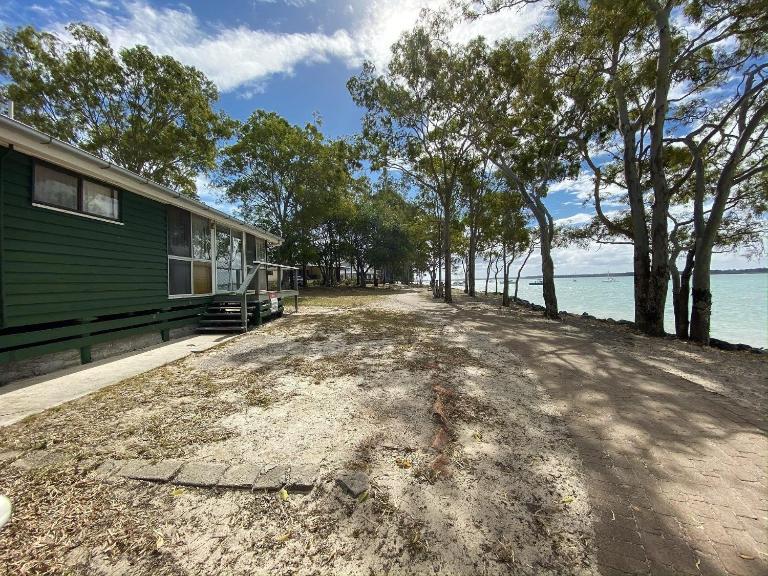 Stafford Hall - Burrum Heads- Riverfront- 3BR- Great Views - Bed and Breakfast Burrum Heads