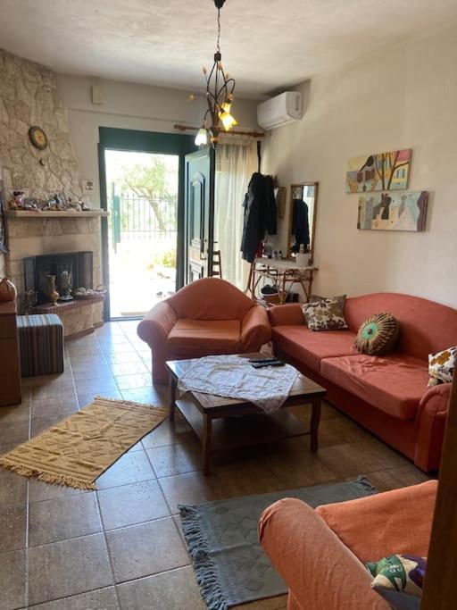 Theodoras Place - B&B Kryopigí