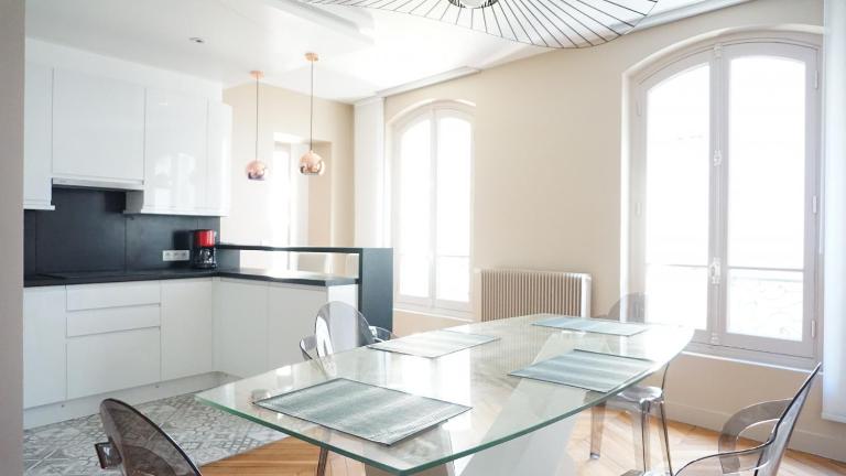 Paris 17 Apartment in Lively Village Style Poncelet District - B&B Parigi