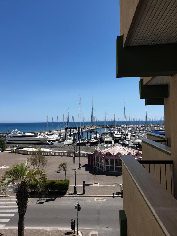 Nettuno apartment city center sea view - Chambres d'hôtes Nettuno