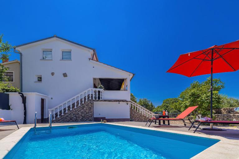 Holiday house CHARMING with private pool - Ferienwohnung Kras