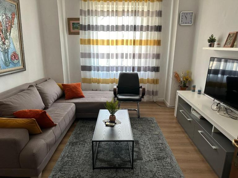 Kelly's Cozy Hideaway - Central Tirana - B&B Tirana
