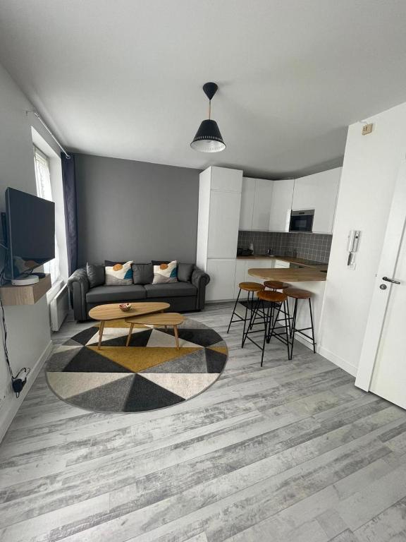 Montmartre Sacré Cœur Appartement Refait à Neuf Paris 18ème - 4 P - B&B Parigi