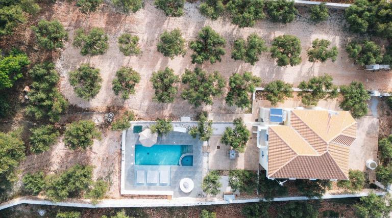 Villa Di Leon - Uniquely Designed Villa with Pool in a Picturesque Village near Famous Porto Limnionas, Offering Exceptional Hospitality By Villa Mana Gers - Bed and Breakfast Agios Leontas