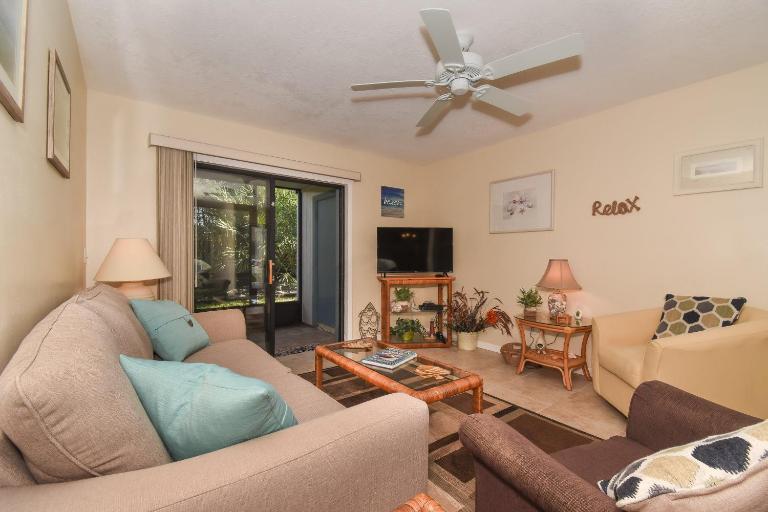 Pet Friendly Sea Woods 2BR with Screened Patio and 5 Min Walk to Car Free Beach - B&B Edgewater
