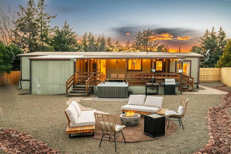 Stunning Javelina Hideaway with Hot Tub and King Bed - Chambres d'hôtes Sedona
