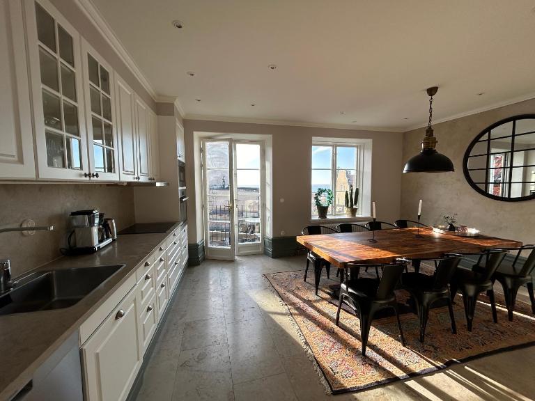 Wonderful 3-bedroom APT in heart of Visby - B&B Visby
