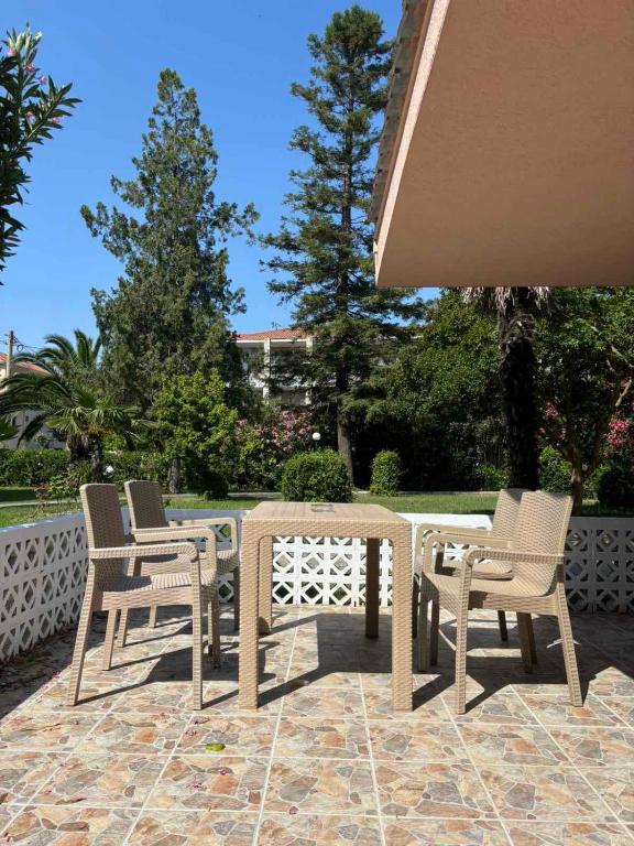 Garden Haven 100m from the Sea - B&B Síviri