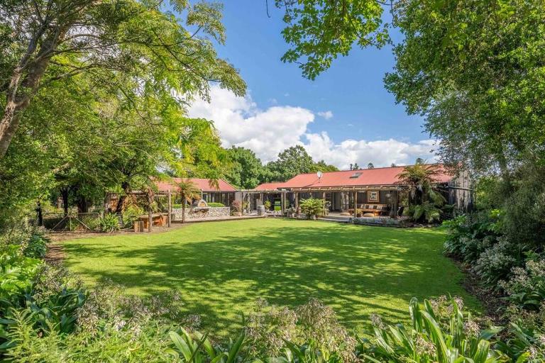 Isness - Your Haven on Hautere - B&B Te Horo