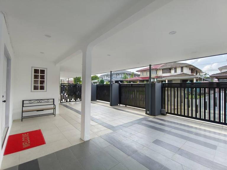 Jk Home Borneo 96 18Pax 6BedR 6BathR 3Carparks - Bed and Breakfast Kuching