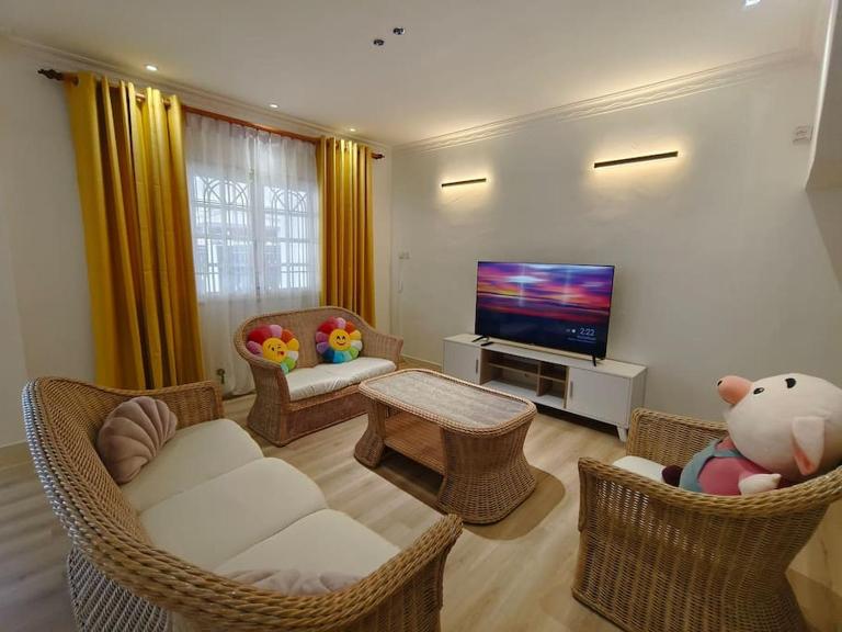 Jk Home Borneo 97 18Pax 6BedR 5BathR - Bed and Breakfast Kuching