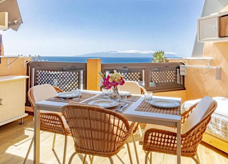 Ocean View Sunset Apt by Dream Homes Tenerife - B&B Puerto de Santiago