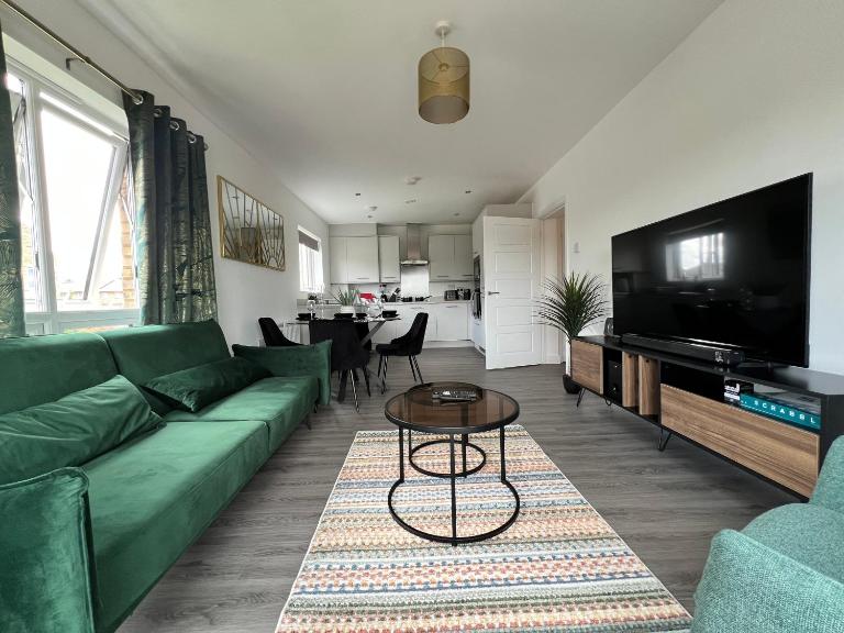 Modern 2 bedroom apartment - B&B Sittingbourne