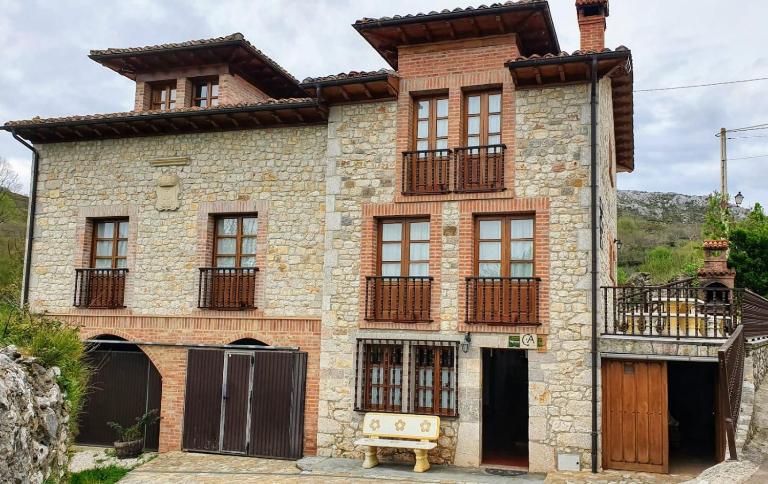 La Casa Grande de Cabrales I - B&B Canales