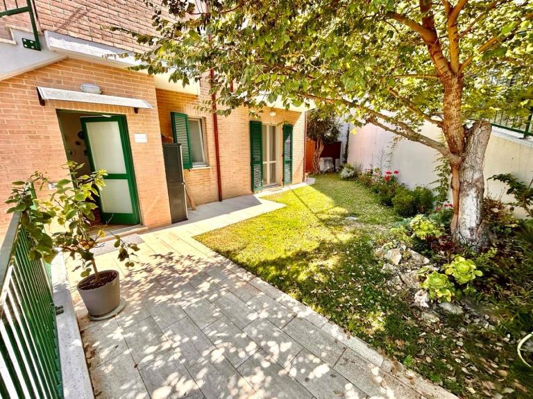 Malù apartment, wifi, private parking and garden in centre - B&B Sirolo