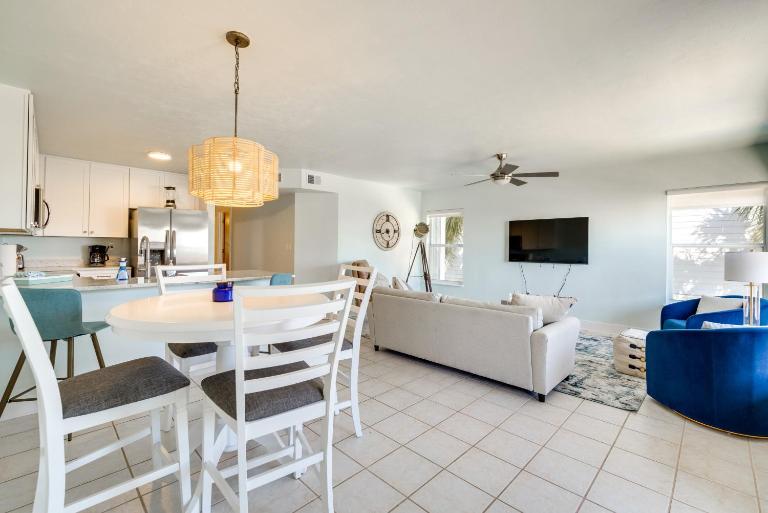 Cedar Key Condo w/ Balcony & Gulf Views! - B&B Cedar Key