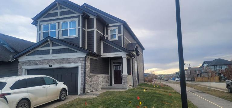 A Cozy home away from home at South East Calgary - B&B Calgary