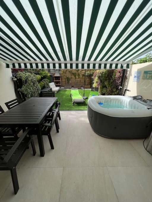 Relaxing Garden Los Cristianos con Jacuzzi y Barbacoa - B&B Arona