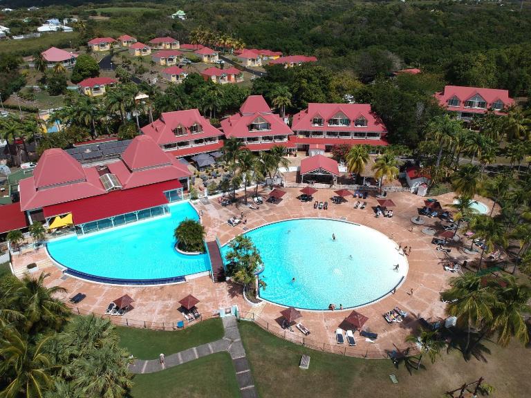 Appart T3 VILLAGE VACANCES SAINTE-ANNE - B&B Courcelles