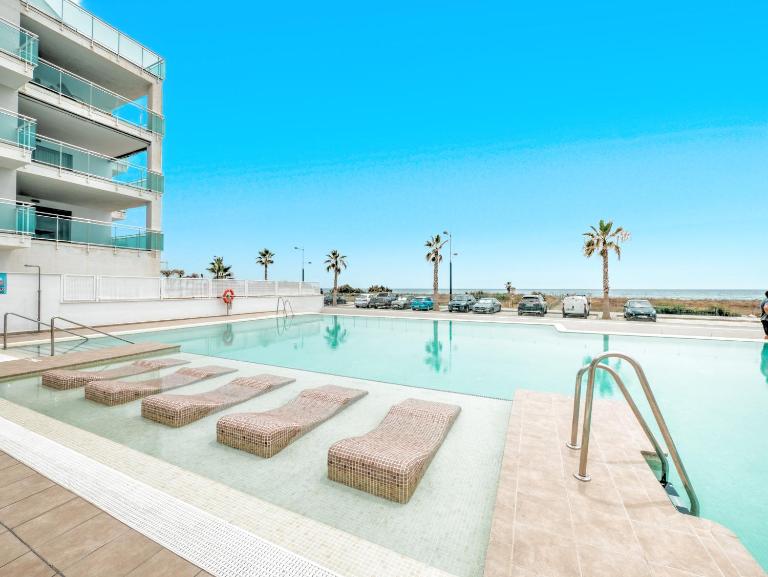 Beachfront apartment with balcony in Torrox Costa - Bed and Breakfast Torrox Costa