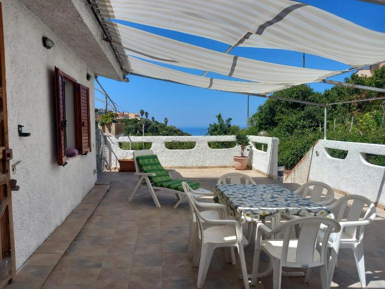 BOSA Appartamenti ampio terrazzo con vista - Ferienwohnung Magomadas