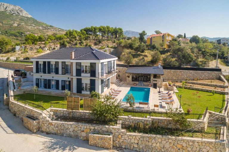 Villa Zvonimir - Bed and Breakfast Klis