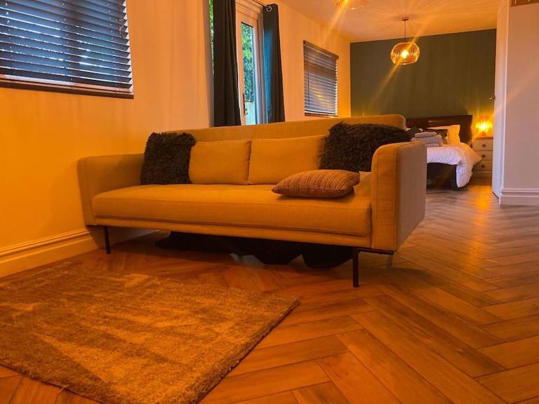 Cozy Cabin with Modern Comforts - B&B Wootton