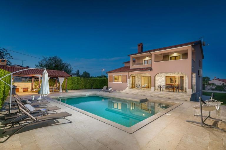 Villa Anastasia by Villsy - with private pool, foosball and pikado - Ferienwohnung Sveti Petar u Šumi