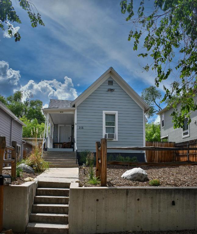 3 bedroom *Downtown* with Firepit - B&B Colorado Springs