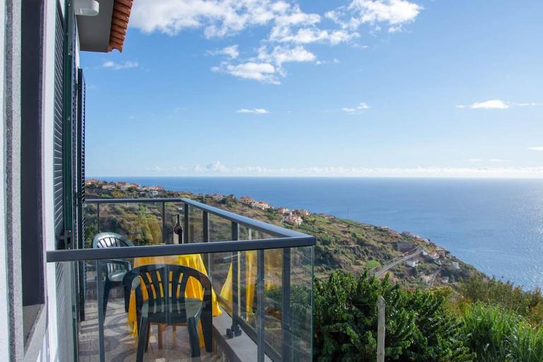 Casa Menezes Sunrise and Sunset Every Day - Chambres d'hôtes Calheta