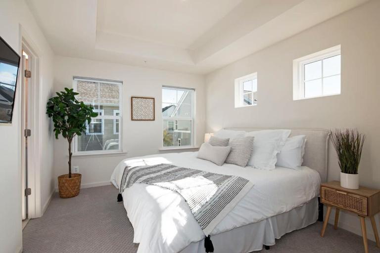 New Intown Waterfront Townhome wPool & Location - B&B Cambridge