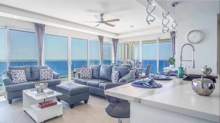Encantame Towers -VERANO 2105-Luxury Beachfront Condo - Chambres d'hôtes Playa Encanto