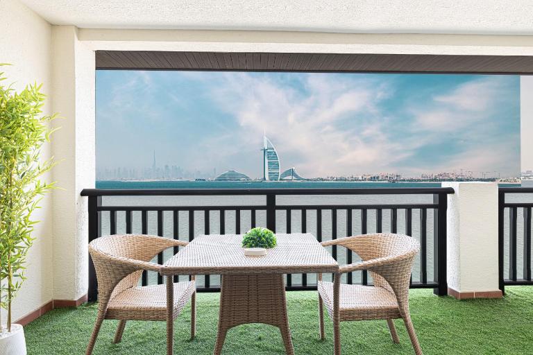 Beachfront Residences with Full Sea and Burj AlArab Views in Luxury Resort - B&B Dubai