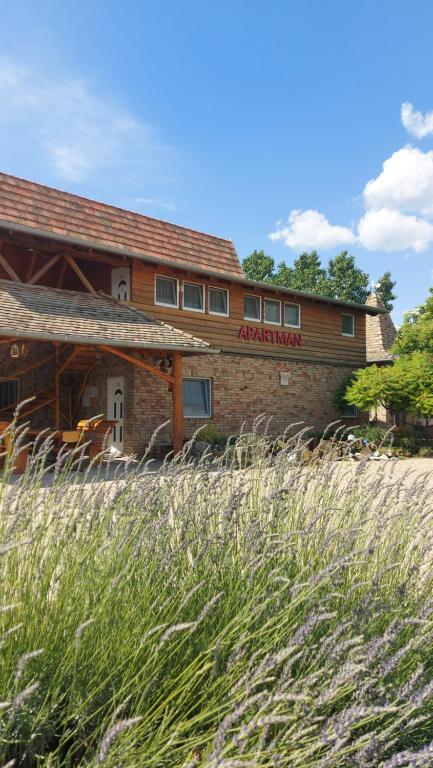 Anna Apartman - B&B Maroslele