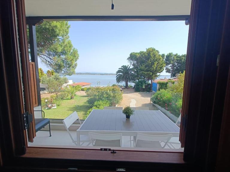 Diafanos Beach Apartments - Bed and Breakfast Vourvourou