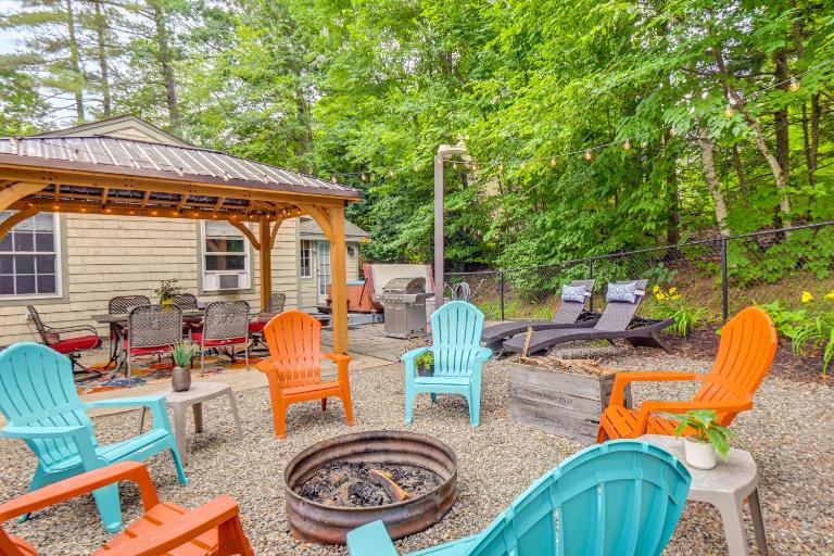 Walk to Water: Lake Winnipesaukee Home w/ Hot Tub - B&B Moultonborough