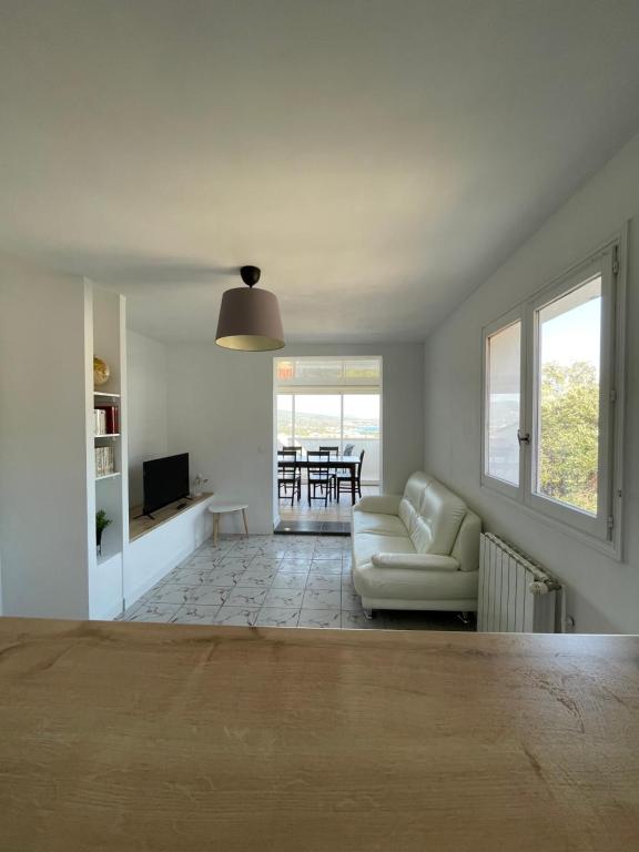 Haut de villa avec vue mer et terrasse - B&B La Ciotat
