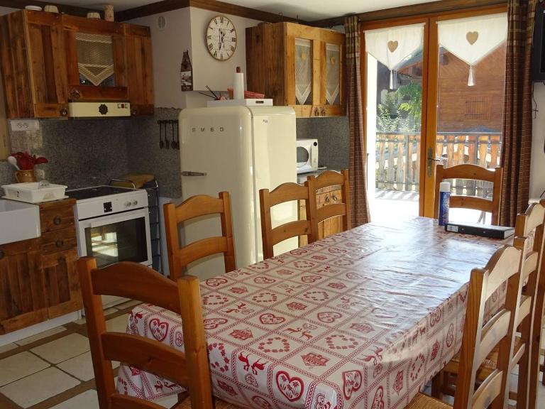 Location Les Gets : Spacieux 4 pièces pour 9 pers, proche centre, parking privé, terrasse ensoleillée - FR-1-802-33 - Ferienwohnung Les Gets