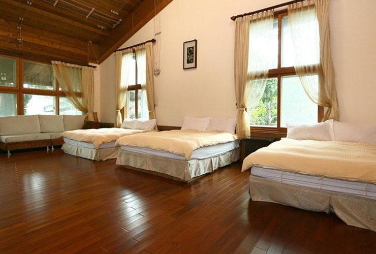 Summer Trail B&B , Hall 2 - Bed and Breakfast Kuangfu