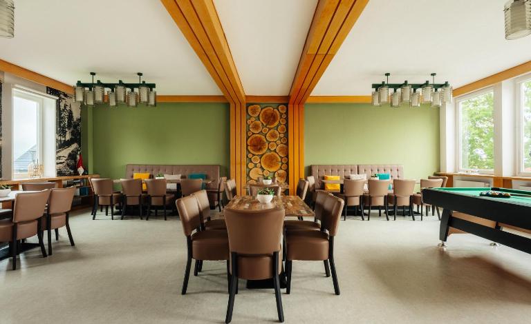 Haus Sonnblick - Gruppenhaus - bis zu 42 Personen - großer Gemeinschaftsbereich - Billiard - Soccer - Dart - Garten - Chambres d'hôtes Braunlage
