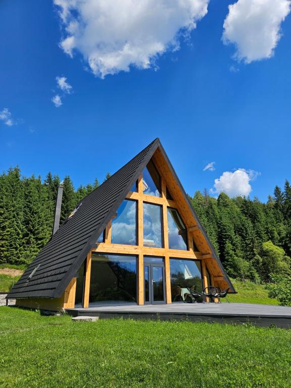 Cabana Cozy Cabin A Frame - Bed and Breakfast Topliţa