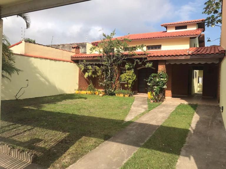 Casa espaçosa a 500 m da praia - B&B Itanhaém