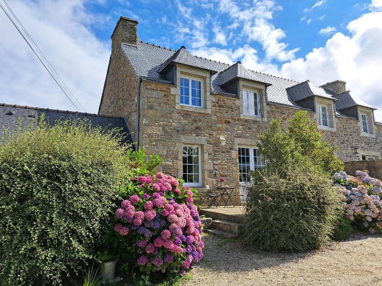 Stone House in Brittany near the Sea - Chambres d'hôtes Lannilis