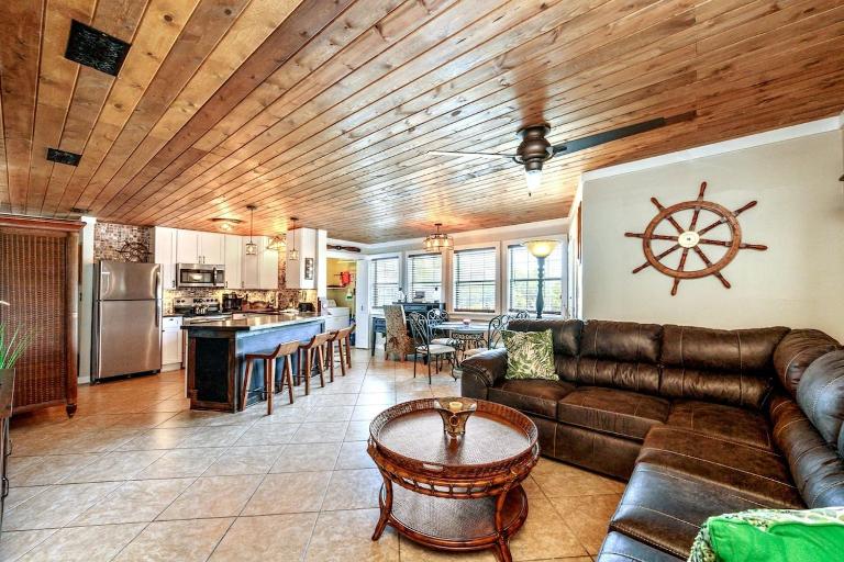 Captains Quarters 3 Comm Pools Pet Friendly - B&B Destin